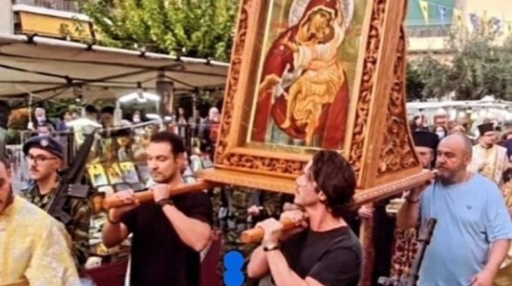 Νίκος Οικονομόπουλος: Σήκωσε στους ώμους του την εικόνα της Παναγίας της Παρηγορήτριας σε λητανεία [εικόνες]