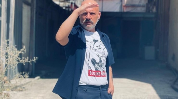 Νίκος Μουτσινάς: Η αναφορά σε έναν πρώην σύντροφό του και η συγγνώμη [βίντεο]