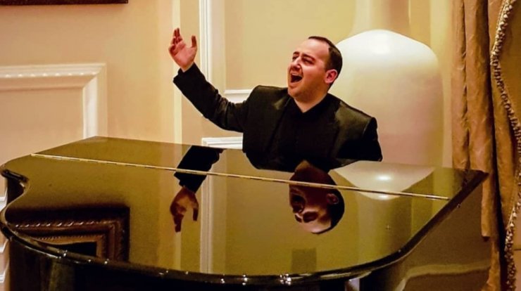 Μαυρίκιος Μαυρικίου: "Έπρεπε να μπω κάτω από γραφεία, να ανταποκριθώ σε ανώμαλες ορέξεις"