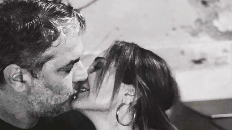 Δέσποινα Βανδή: Την "έφαγε" από τα φιλιά ο Μπισμπίκης σε απόδραση τους στην Αράχωβα [βίντεο]