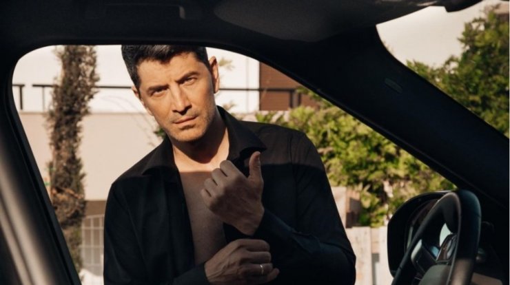 Ο Σάκης Ρουβάς ξυρίζεται στο instagram και προκαλεί αναστάτωση στους fans του [εικόνα]