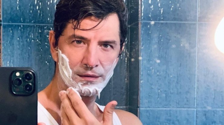 Επώνυμος Έλληνας για Σάκη Ρουβά: "Σηκώνομαι και του δίνω ένα φούσκο. Τον χαστούκισα μέσα στο μαγαζί" [βίντεο]