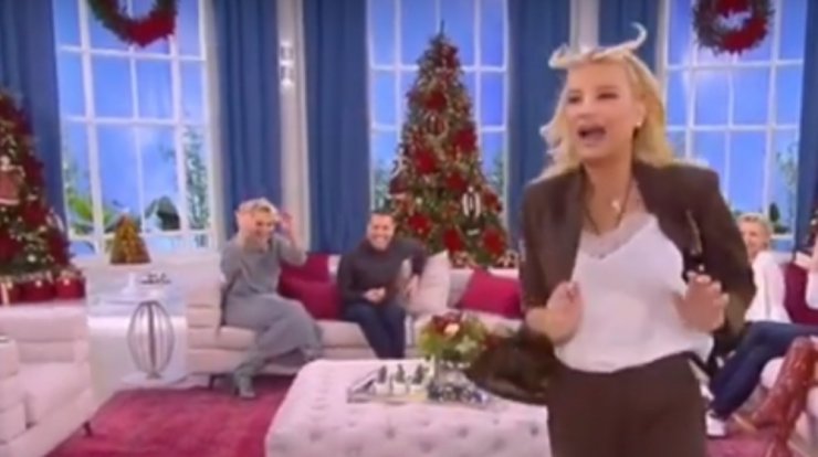 Φαίη Σκορδά: Ο λόγος που την ανάγκασε να φύγει άρον - άρον από την εκπομπή και αφορά στον γιο της [βίντεο]