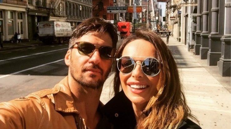 Μπέττυ Μαγγίρα: Η "πληρωμένη" απάντηση σε μήνυμα που έστειλε θαυμάστρια στον σύζυγό της [βίντεο]