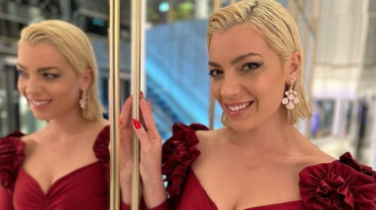 Άντρη Καραντώνη: Χορεύει με τον παππού της και του εύχεται για τα γενέθλιά του [βίντεο] 