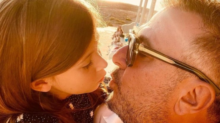 Αντώνης Ρέμος: Συγκινεί με την γλυκιά εξομολόγηση για την κόρη του - "Έφερε τον ήλιο στη ζωή μου"