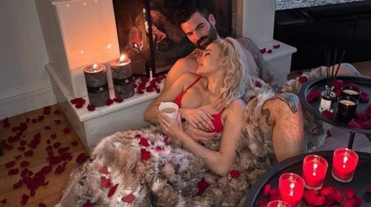 Η Ιωάννα Τούνη τραγουδάει στον γιο της το σύνθημα της ομάδας του Ολυμπιακού [βίντεο]