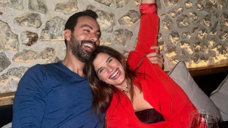 Σάκης Τανιμανίδης: "Τσάκωσε" την Χριστίνα Μπόμπα σε περίεργη στάση στο δωμάτιο τους [εικόνα]