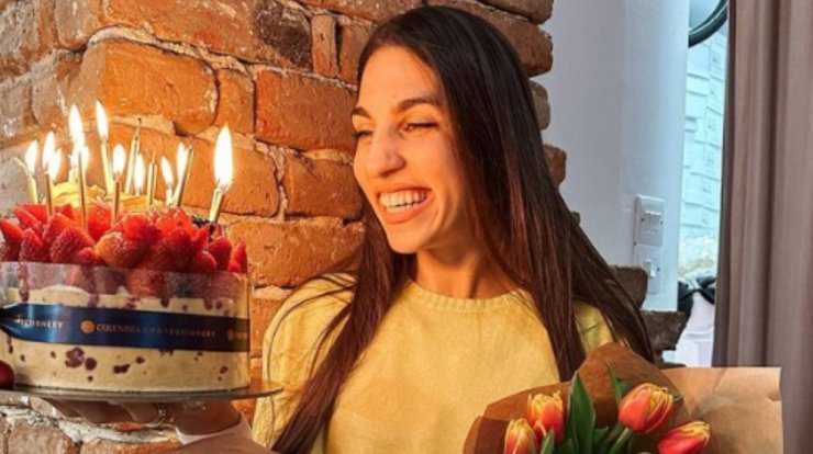 Θέλξια Βαλέρια Φραγκούδη: Έκλεισε τα 32 και το γιόρτασε με τα αγαπημένα της πρόσωπα [εικόνες]