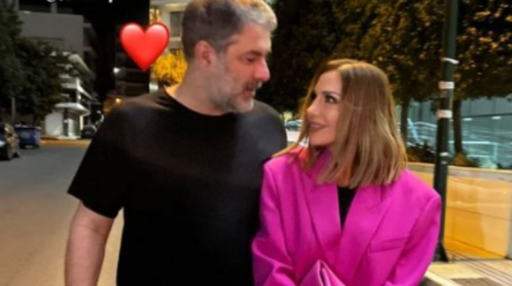 Δέσποινα Βανδή: "Κοιμάμαι κάθε βράδυ σε μια αγκαλιά. Έχω έναν άνθρωπο με τον οποίο αισθάνομαι πόθο"