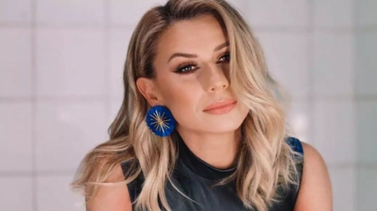 Συγκινεί η Κατερίνα Καραβάτου: "Η μαμά μου άκουγε τη φωνή μου από την τηλεόραση και έτσι "έφυγε"