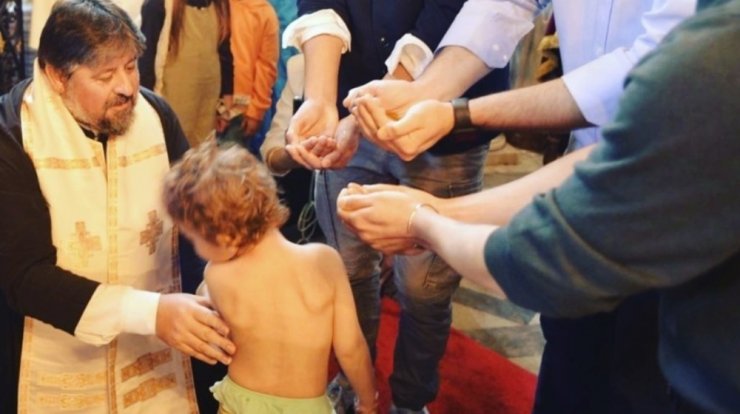 Ελληνίδα ηθοποιός βάφτισε την τετράχρονη κόρη της με τρεις νονούς [εικόνες]