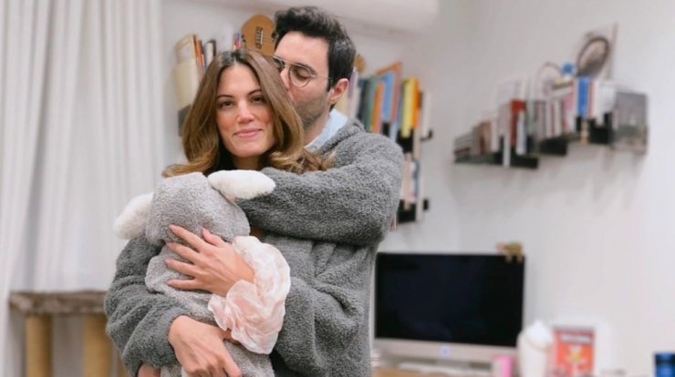 Ίαν Στρατής: Το τραγούδι που αφιερώνει στην κόρη του - Η μπέμπα κάνει δεύτερες [βίντεο]