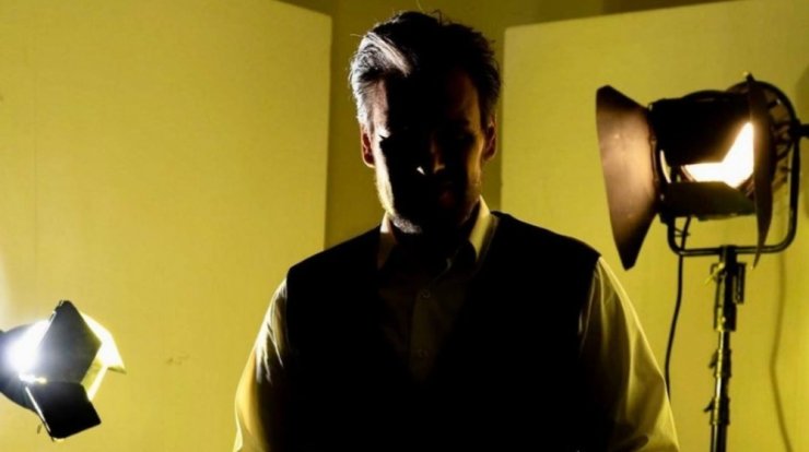 Έλληνας τραγουδιστής δήλωσε: "Παντρεύτηκα, έκανα τρία παιδιά, χώρισα αλλά δεν μάθατε κάτι" 