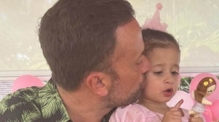 Γιώργος Λιανός: Το φιλί στην κόρη του λίγο πριν τα γυρίσματα του "Survivor All Star" [εικόνα]