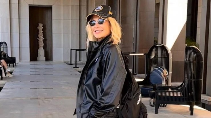 Άννα Βίσση: Η μεσημεριανή βόλτα με την κόρη και τα εγγόνια της στο κέντρο της Αθήνας [εικόνες]