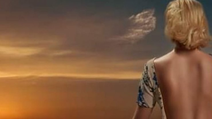 Γνωστή Ελληνίδα ηθοποιός κατουρήθηκε πάνω στη σκηνή θεάτρου [βίντεο]