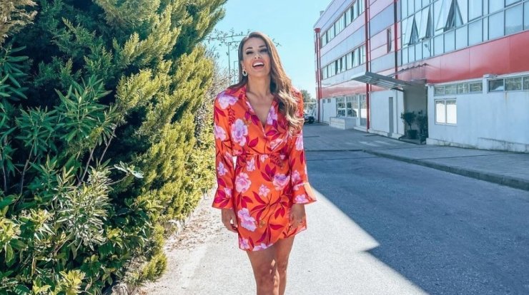 Η Ελένη Χατζίδου φοράει πιπίλα και μας τρολάρει με έναν επικό τρόπο [βίντεο]