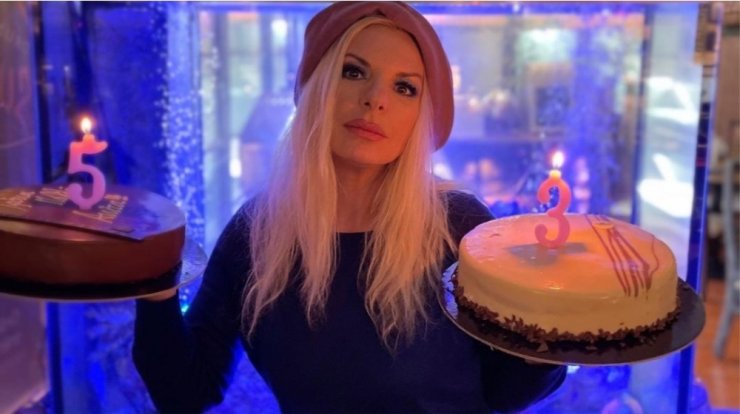 Αννίτα Πάνια: Μαζί με τον Νίκο Καρβέλα και τον γιο τους γιόρτασε τα γενέθλιά της [εικόνες]