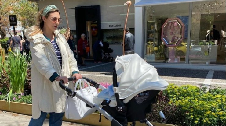 Κρίστυ Παπαδοπούλου: Θηλάζει το αγοράκι της στο instagram [εικόνα]