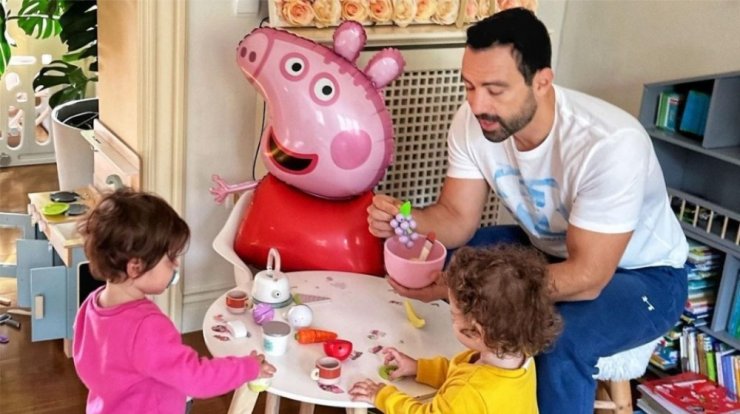 Σάκης Τανιμανίδης: Οι κόρες του, του έστησαν το καλύτερο "πάρτι" γενεθλίων [βίντεο]