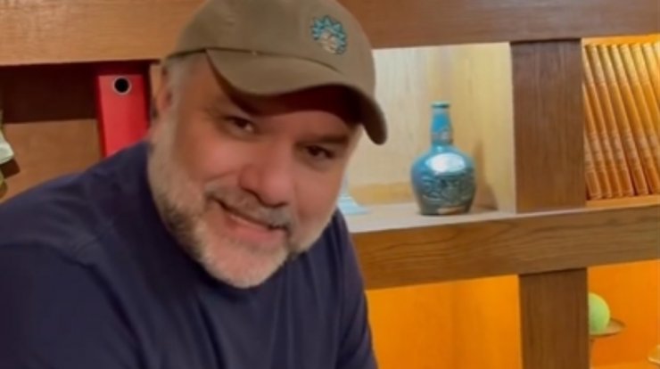 Γρηγόρης Αρναούτογλου "Θα ήθελα να γεννηθώ γυναίκα" [βίντεο]