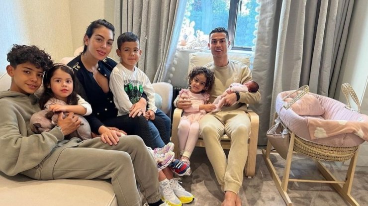 Cristiano Ronaldo: Εσπευσμένα στο νοσοκομείο η κόρη του - Τι συμβαίνει με την υγεία της;
