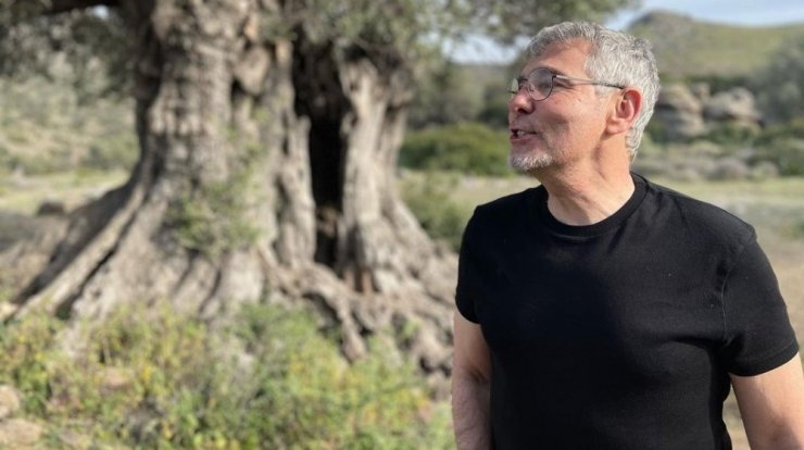 Θοδωρής Αθερίδης: Ποζάρει αγκαλιά με τον νεογέννητο εγγονό του [εικόνα] 