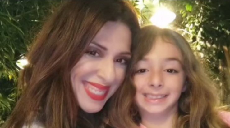 Δανάη Χρήστου: Ανέβηκε στην Ακρόπολη μαζί με την κόρη της, Σμαράγδα [εικόνες] 