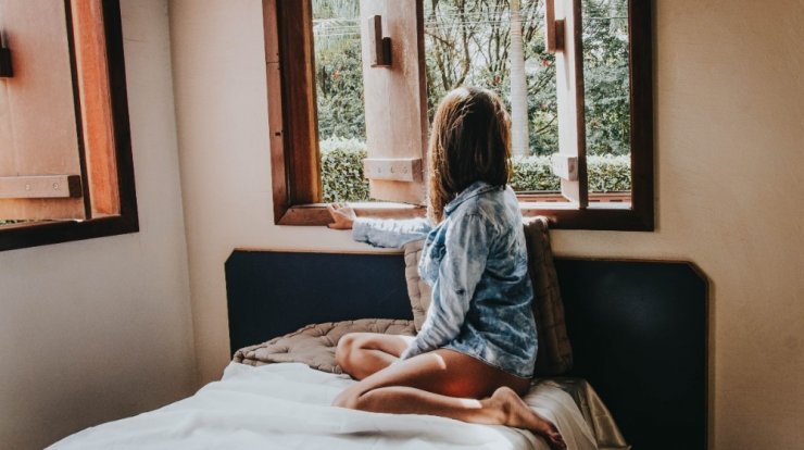 3 πράγματα που δεν πρέπει να κάνεις πριν να κοιμηθείς το καλοκαίρι