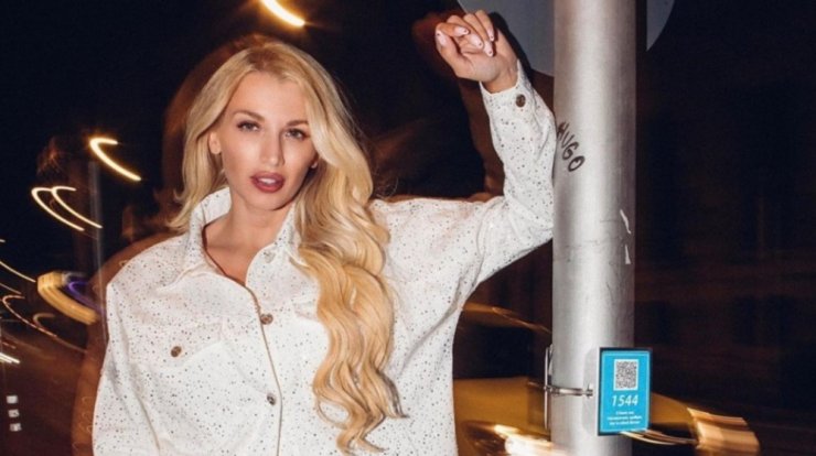 Κωνσταντίνα Σπυροπούλου: Η πρωινή βόλτα με τον σύζυγο, τον γιο τους και τη μητέρα της [εικόνες]