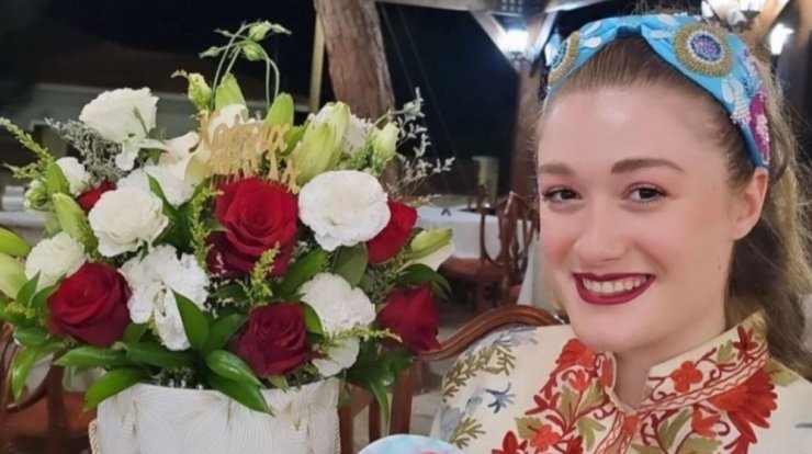 Ιλάειρα Ζήση: "Με θέλουν σε βαφτίσεις να ντύνομαι Σταχτοπούτα" [βίντεο]