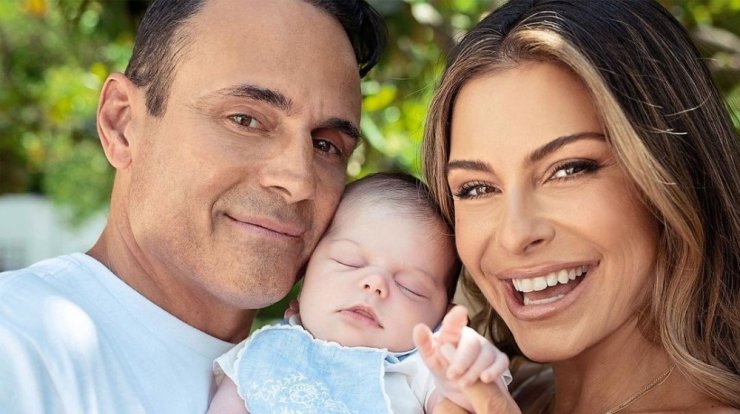 Maria Menounos: Περιγράφει πρώτη φορά τη διαδικασία τοκετού της κόρης της μέσω παρένθετης μητέρας 