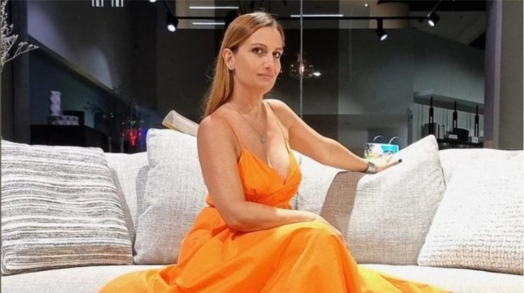 Γωγώ Αλεξανδρινού: "Η κατίνα της γειτονιάς κρεμασμένη από το παράθυρο" [εικόνα]