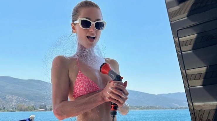 Paris Hilton: Έτσι περνά το καλοκαίρι της στην Ελλάδα - "Ένα απίστευτο διάλειμμα" [εικόνες & βίντεο]