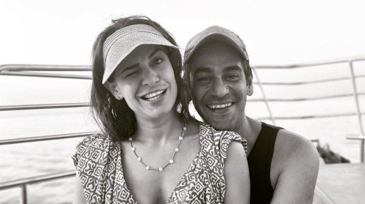 Ανδρέας Τσέλεπος: Η ρομαντική εικόνα και το φιλί στη σύζυγο του για την επέτειο τους [εικόνα]