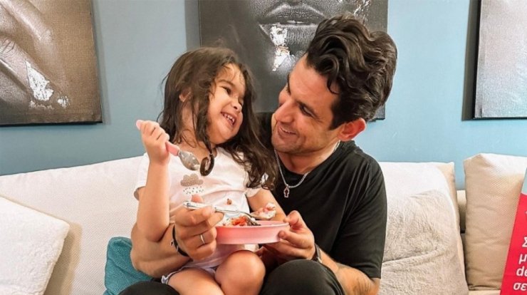 Συγκινεί ο Ετεοκλής Παύλου για την κόρη του: "Για πρώτη φορά μου ζήτησε να βγάλω το πρόσθετο μέλος" [βίντεο]