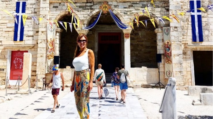 Βίκυ Χατζηβασιλείου: Εκλιπαρεί το Θεό να λυπηθεί την Ελλάδα που φλέγεται - Η οργισμένη δημοσίευση της