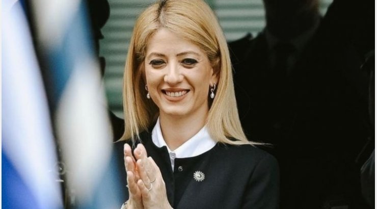 Αννίτα Δημητρίου: Υιοθετεί την τάση στα παπούτσια που κάνει μεγάλο comeback και το φθινόπωρο