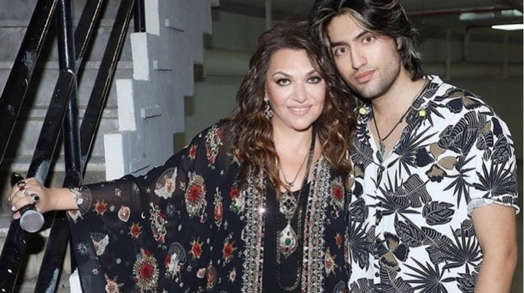 Καίτη Γαρμπή: Έτσι απελευθερώνει το άγχος πριν από τις συναυλίες με τον γιο της [βίντεο]