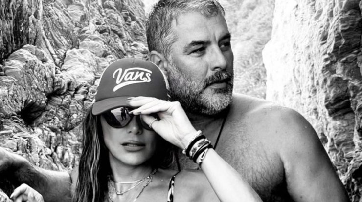 Στην Αθήνα χεράκι - χεράκι η Δέσποινα Βανδή και ο Βασίλης Μπισμπίκης [εικόνες]