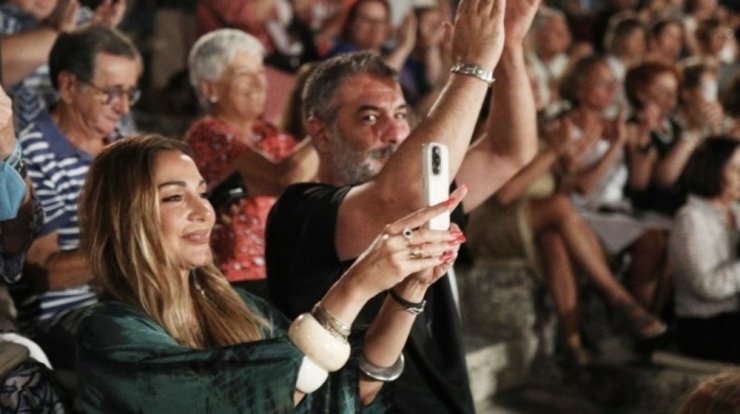 Δέσποινα Βανδή: Η πρώτη αντίδραση στα σενάρια γάμου με τον Βασίλη Μπισμπίκη [βίντεο]