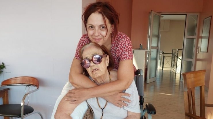 H Ελένη Ράντου για την άνοια της μητέρα της: "Είναι μια τρομακτική εμπειρία να τη ζεις"