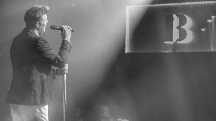 Έλληνας τραγουδιστής: "Η μαμά μου λέει "είσαι ο καλύτερος", οπότε μάλλον ο καλύτερος πρέπει να είμαι"