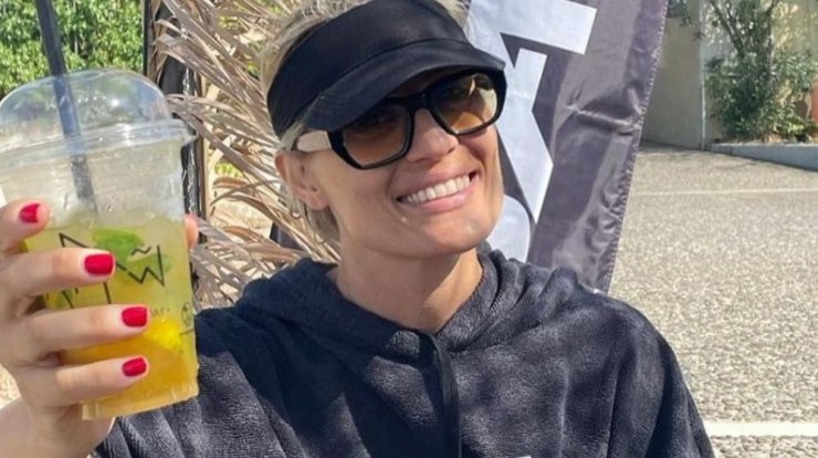 Ελεονώρα Μελέτη: Είχε γενέθλια και η κόρη της, της πρόσφερε την τούρτα [εικόνες]