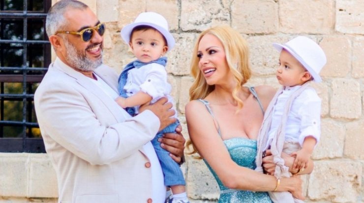 Στέλλα Δημητρίου: Δημοσίευσε το επίσημο φωτογραφικό άλμπουμ της βάφτισης των παιδιών της [εικόνες]