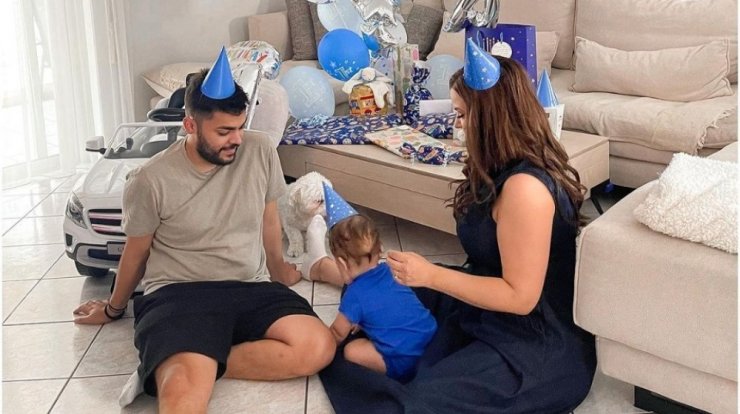 Λάουρα Νάργες - Χρήστος Σαντικάι: Ο γιος τους έγινε ενός έτους [εικόνες]