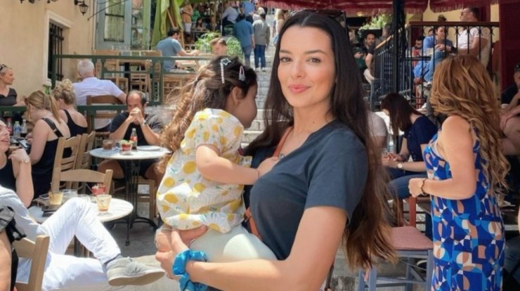 Νικολέττα Ράλλη: Βάφτισε την τρίχρονη κόρη της - Τα ονόματα της νεοφώτιστης [εικόνες]