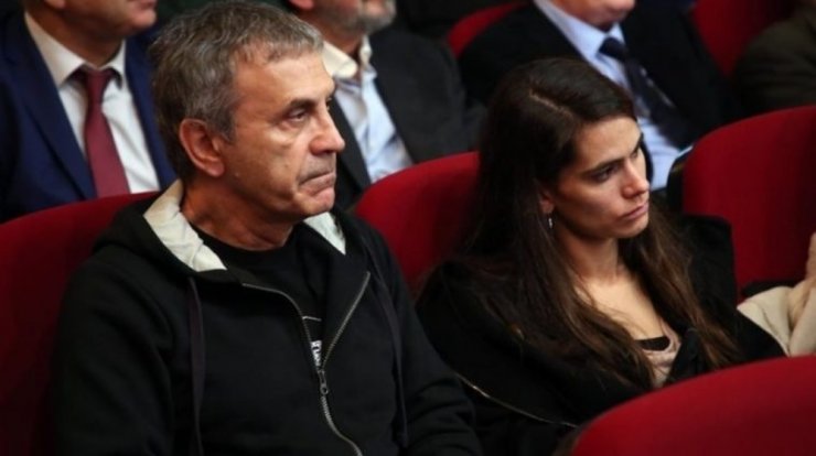 Γεωργιάννα Νταλάρα για τον πατέρα της: "Δεν είναι όλοι ικανοί να γίνουν γονείς- Τον εκτιμώ ως καλλιτέχνη, μέχρι εκεί"