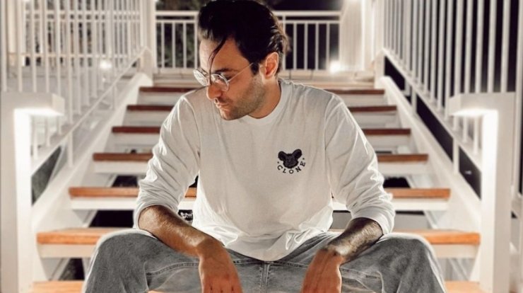 Ίαν Στρατής: Το χιουμοριστικό βίντεο ως προς τον τρόπο που μιλάει στην κόρη του